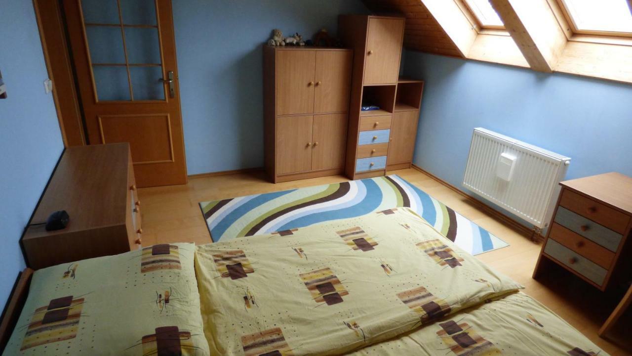 Dum V Mnichove Hradisti Se Zahradou Apartment Mnichovo Hradiště Екстериор снимка
