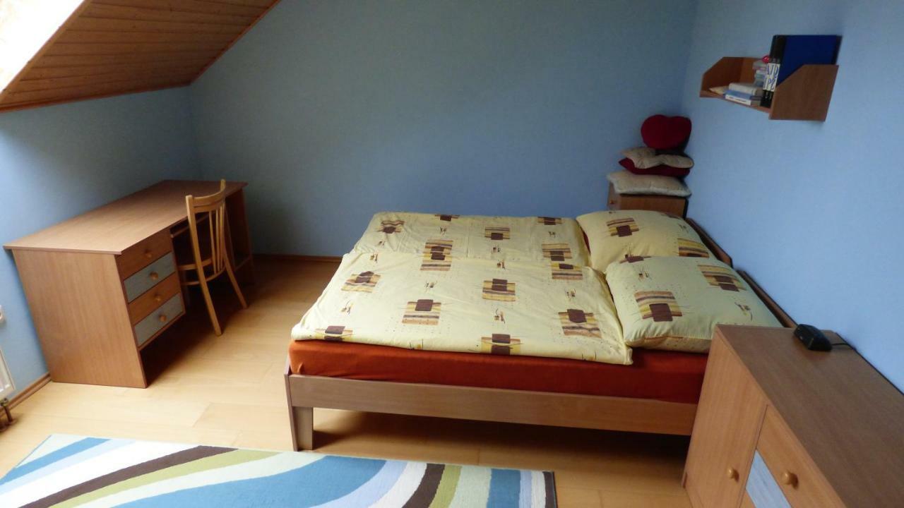 Dum V Mnichove Hradisti Se Zahradou Apartment Mnichovo Hradiště Екстериор снимка