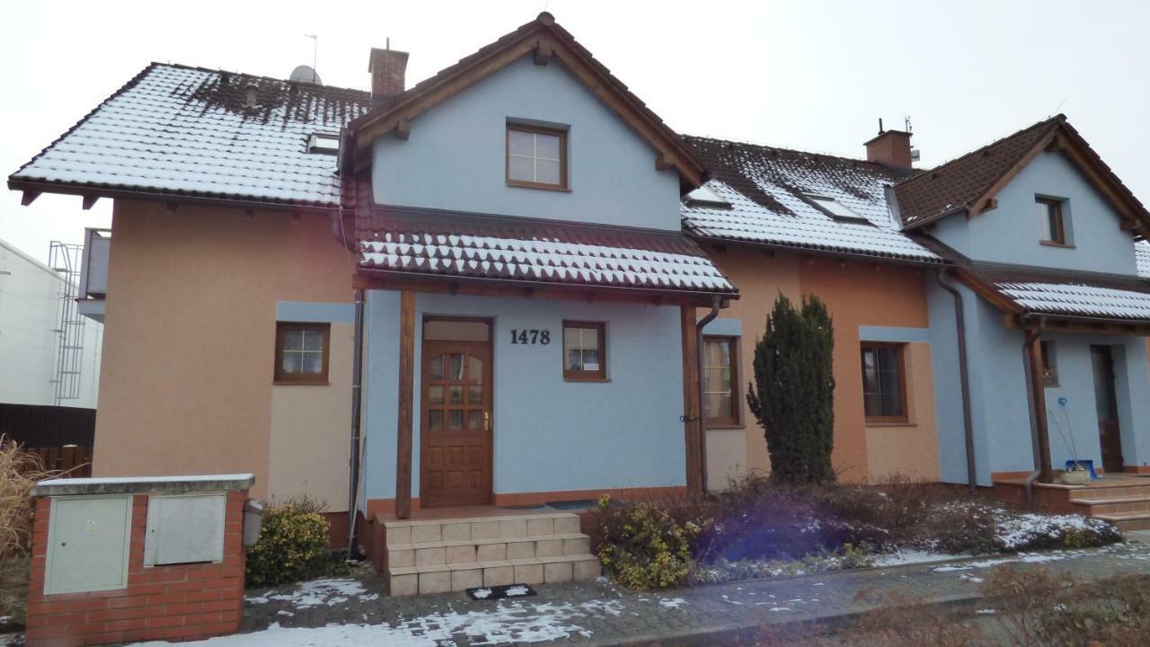 Dum V Mnichove Hradisti Se Zahradou Apartment Mnichovo Hradiště Екстериор снимка
